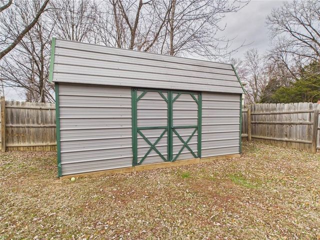 7 SE 150th Road, Warrensburg, MO 64093