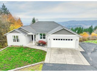 140 NORDSTROM Ln, Kelso, WA 98626