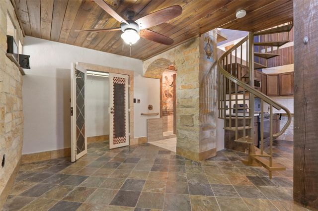 614 Pine Gully Road Loft, Seabrook, TX 77586