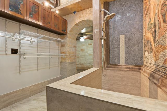 614 Pine Gully Road Loft, Seabrook, TX 77586