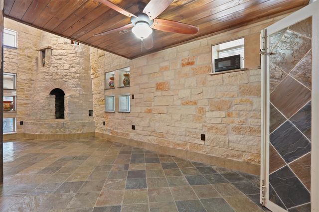 614 Pine Gully Road Loft, Seabrook, TX 77586