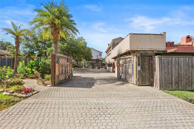 614 Pine Gully Road Loft, Seabrook, TX 77586