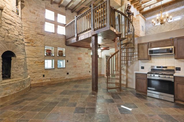 614 Pine Gully Road Loft, Seabrook, TX 77586