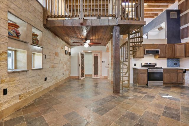 614 Pine Gully Road Loft, Seabrook, TX 77586