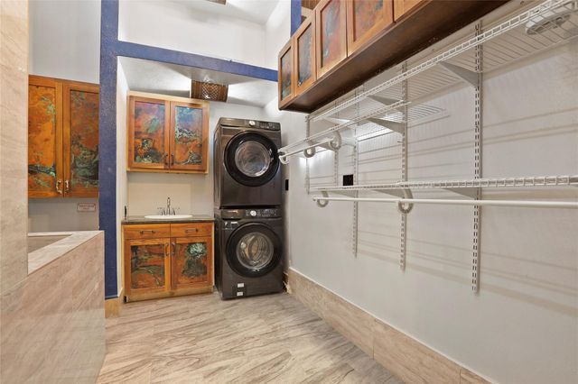 614 Pine Gully Road Loft, Seabrook, TX 77586