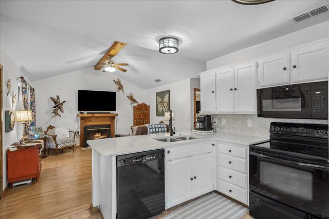 381 Knollwood Lane, Holly Lake Ranch, TX 75765