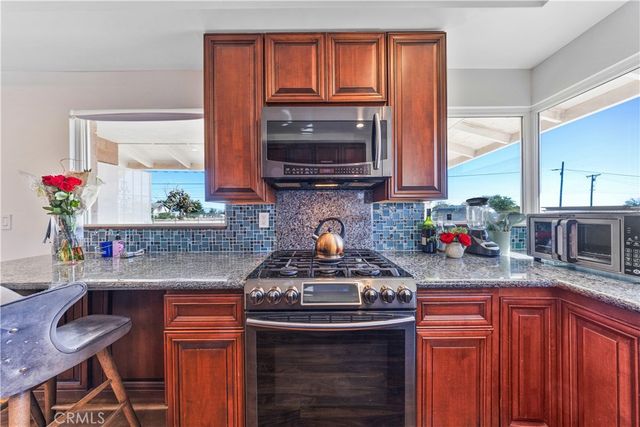 2714 W Avenue M8, Palmdale, CA 93551