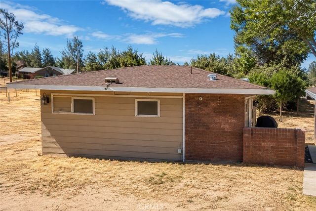 2714 W Avenue M8, Palmdale, CA 93551