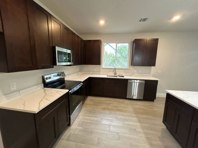 2215 Beverly Drive, Granbury, TX 76048