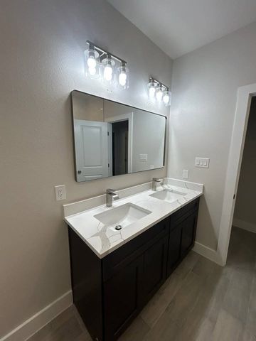 2215 Beverly Drive, Granbury, TX 76048