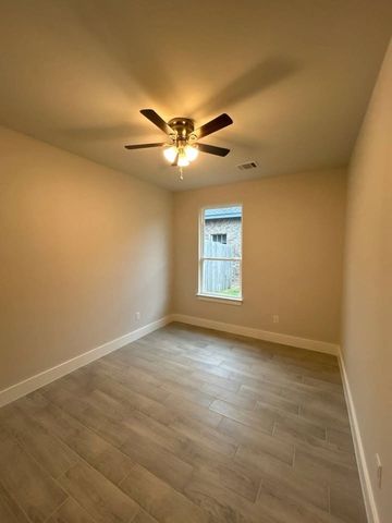 2215 Beverly Drive, Granbury, TX 76048