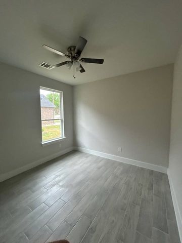 2215 Beverly Drive, Granbury, TX 76048