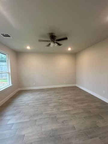 2215 Beverly Drive, Granbury, TX 76048