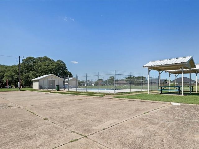 2215 Beverly Drive, Granbury, TX 76048