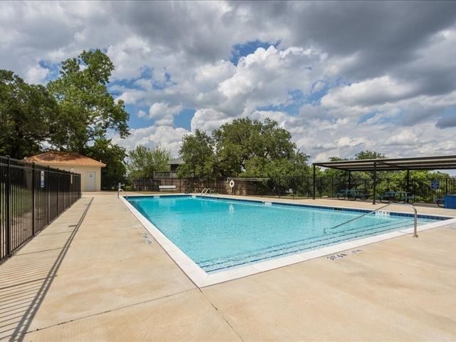 2215 Beverly Drive, Granbury, TX 76048
