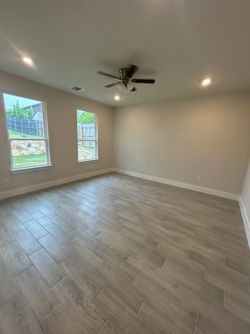 2215 Beverly Drive, Granbury, TX 76048