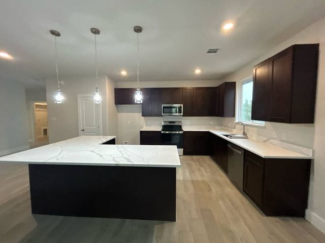 2215 Beverly Drive, Granbury, TX 76048