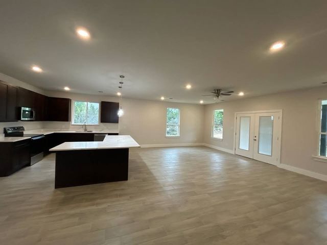2215 Beverly Drive, Granbury, TX 76048