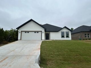 2215 Beverly Drive, Granbury, TX 76048
