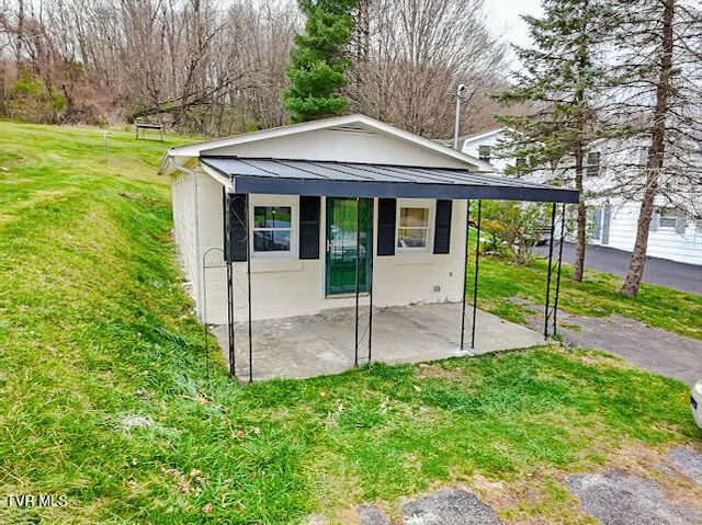 1927 East Fincastle Turnpike, Tazewell, VA 24651