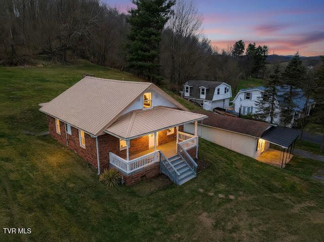 1927 East Fincastle Turnpike, Tazewell, VA 24651