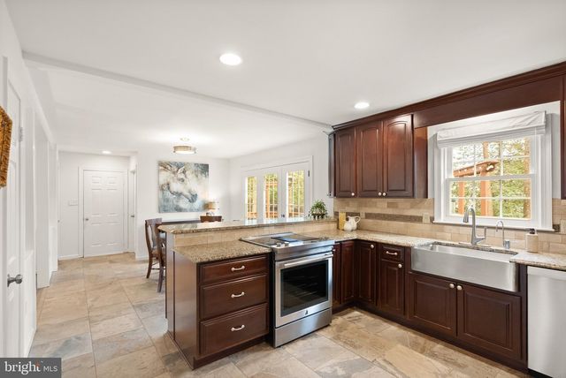 10803 STEVEN LEE CT, Fairfax, VA 22032