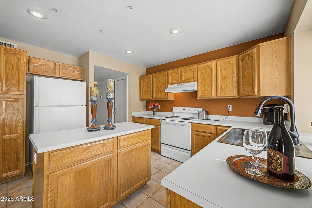 Image 10 of property listing at 1892 W WILDHORSE Drive, Chandler, AZ 85286