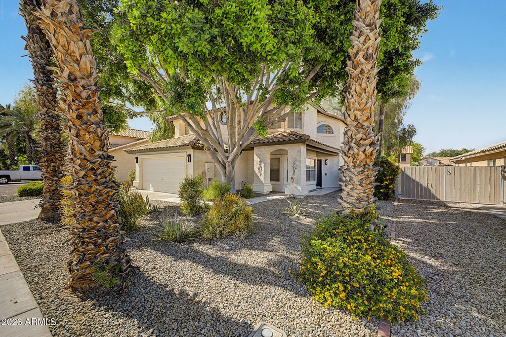 Image 2 of property listing at 1892 W WILDHORSE Drive, Chandler, AZ 85286