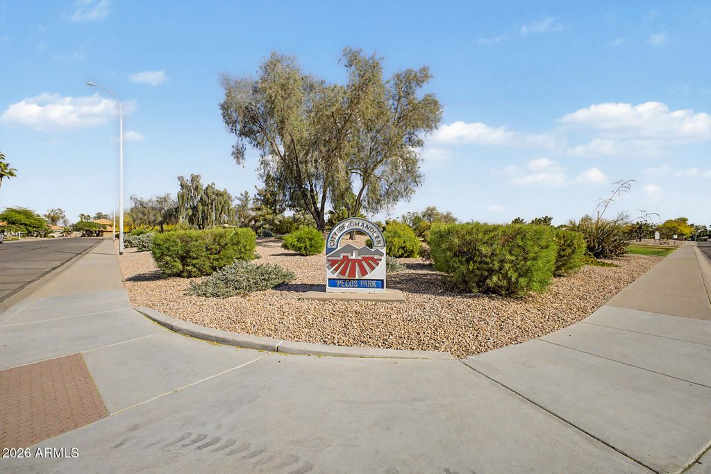 Image 36 of property listing at 1892 W WILDHORSE Drive, Chandler, AZ 85286