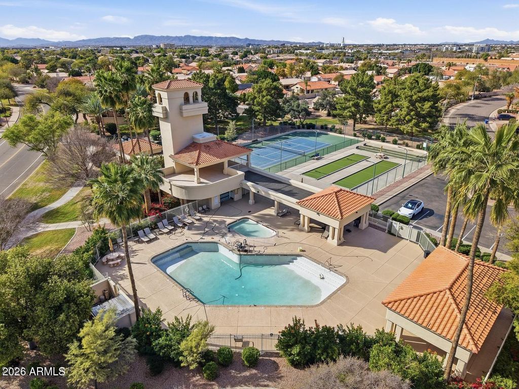 Image 39 of property listing at 1892 W WILDHORSE Drive, Chandler, AZ 85286