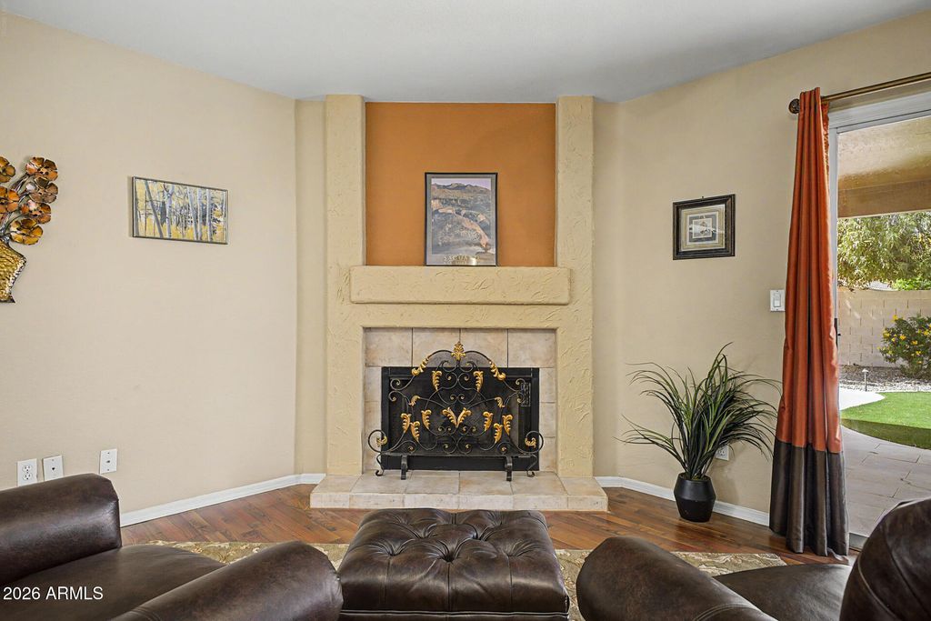 Image 7 of property listing at 1892 W WILDHORSE Drive, Chandler, AZ 85286