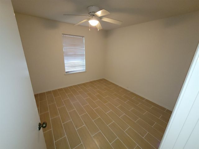 110 La Fawn Circle, Garland, TX 75043