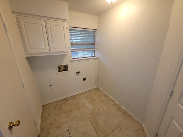 110 La Fawn Circle, Garland, TX 75043