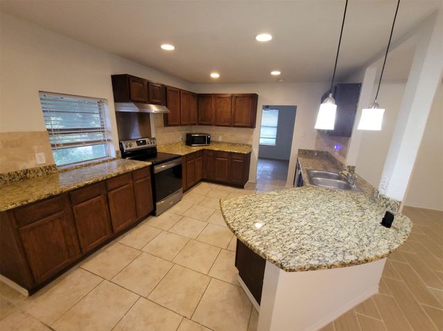 110 La Fawn Circle, Garland, TX 75043