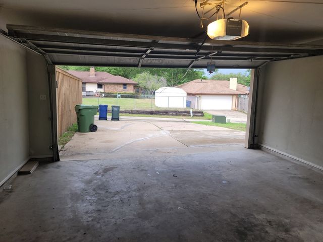 110 La Fawn Circle, Garland, TX 75043