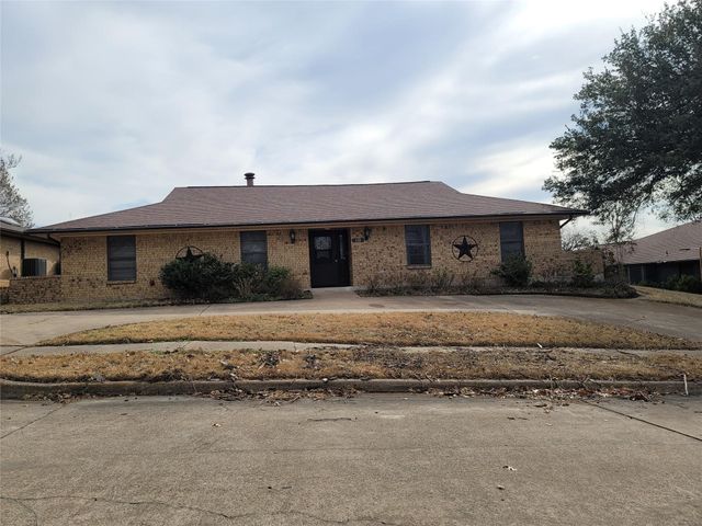 110 La Fawn Circle, Garland, TX 75043