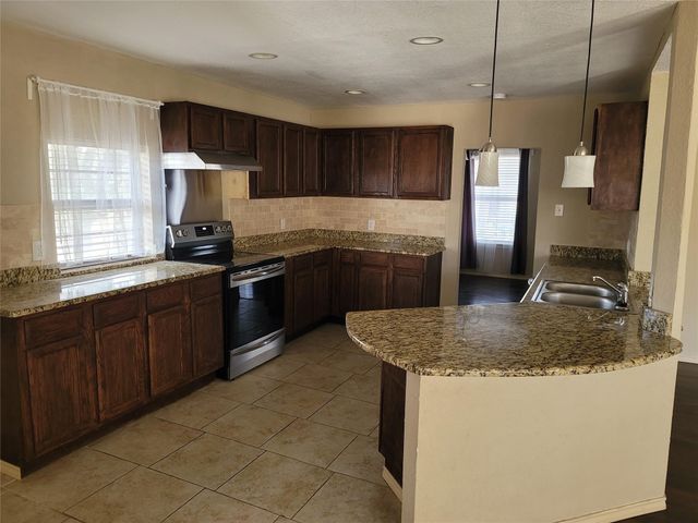 110 La Fawn Circle, Garland, TX 75043