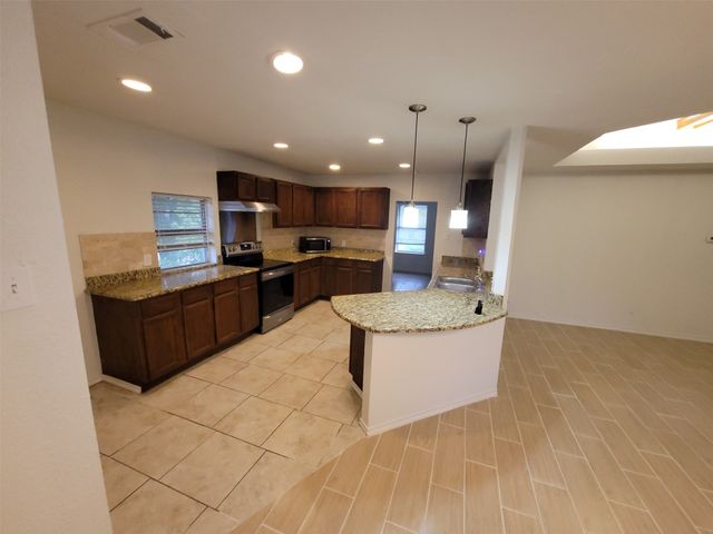 110 La Fawn Circle, Garland, TX 75043