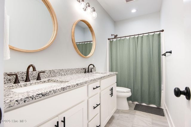 1616 Chadwick Shores Drive, Sneads Ferry, NC 28460