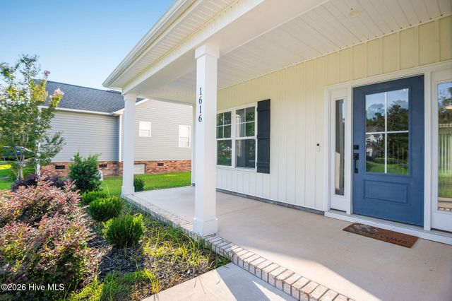 1616 Chadwick Shores Drive, Sneads Ferry, NC 28460