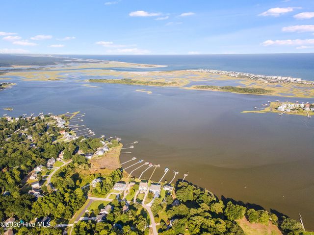 1616 Chadwick Shores Drive, Sneads Ferry, NC 28460