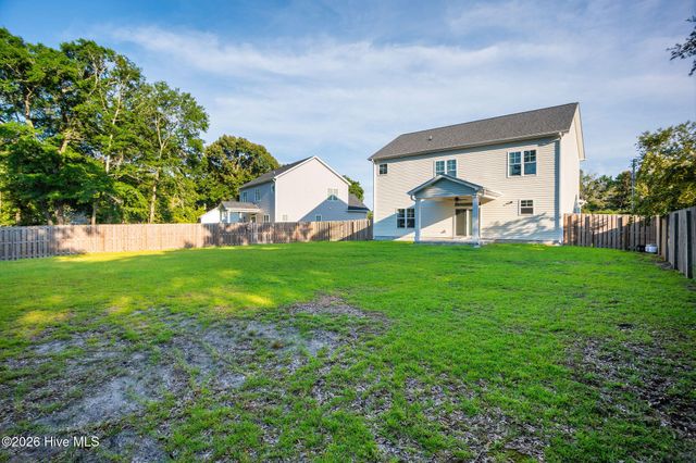 1616 Chadwick Shores Drive, Sneads Ferry, NC 28460