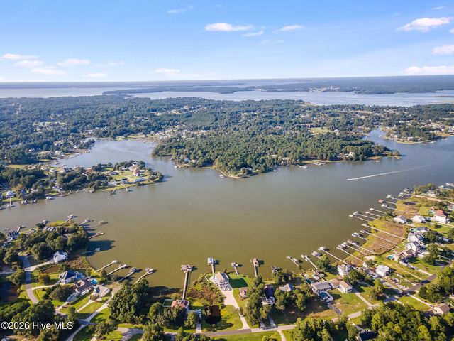 1616 Chadwick Shores Drive, Sneads Ferry, NC 28460