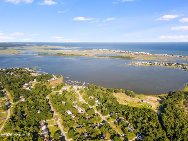 1616 Chadwick Shores Drive, Sneads Ferry, NC 28460