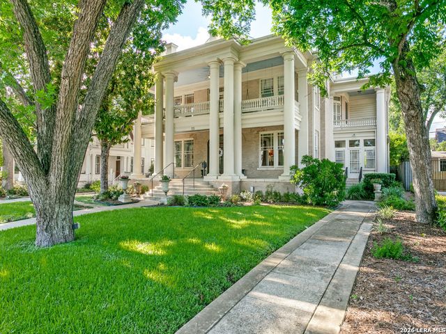 125 W Agarita Ave., San Antonio, TX 78212