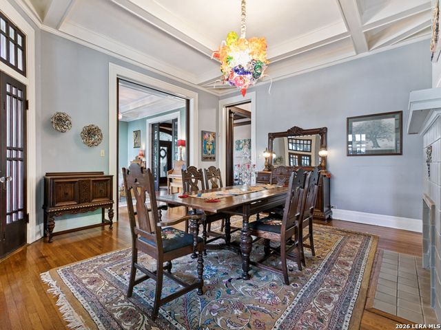 125 W Agarita Ave., San Antonio, TX 78212