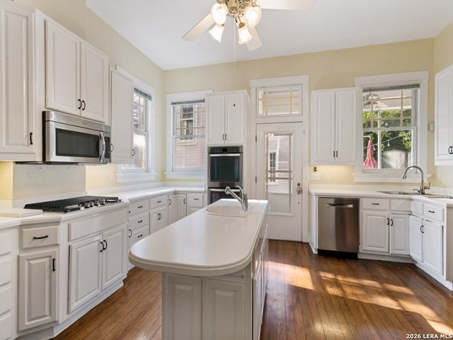 125 W Agarita Ave., San Antonio, TX 78212