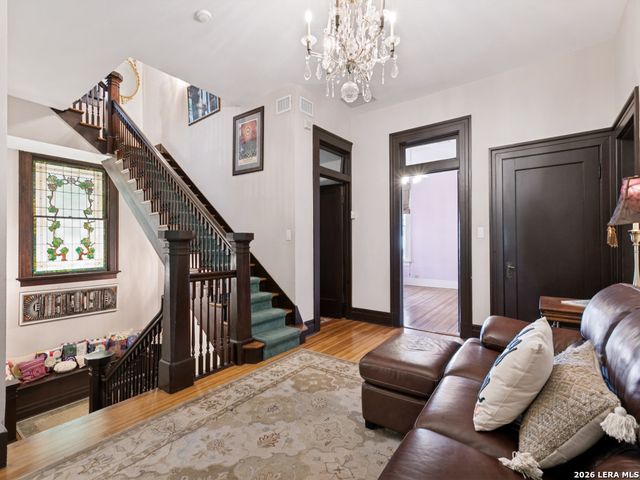 125 W Agarita Ave., San Antonio, TX 78212