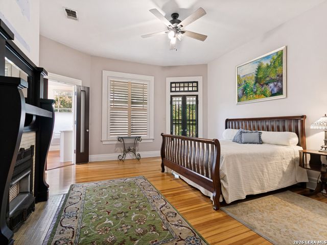 125 W Agarita Ave., San Antonio, TX 78212
