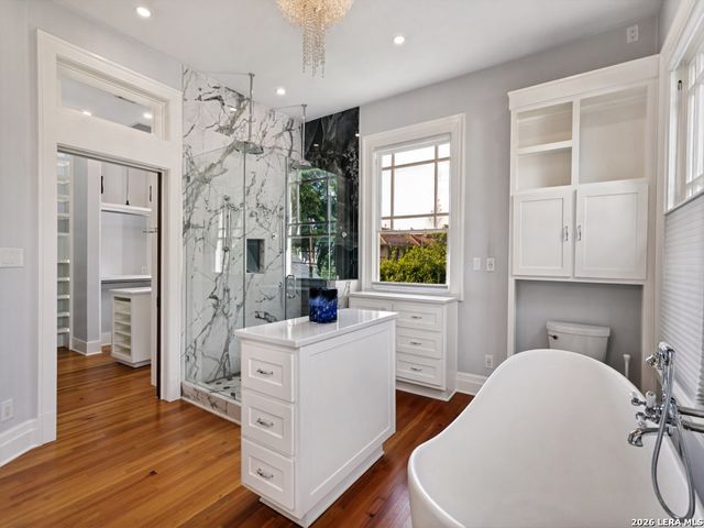 125 W Agarita Ave., San Antonio, TX 78212